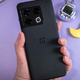 A person holding the OnePlus 10 Pro